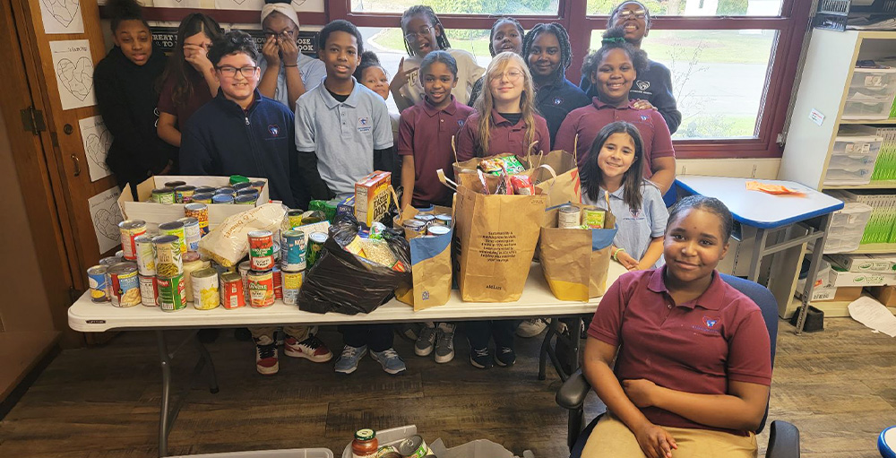 SAS Middle School Atoms Hold Food Drive for Food Bank of Central New York